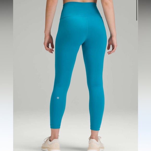 Lululemon Wunder Train High-Rise Tight 25" in
Hawaiian, Size 6 - Picture 1 of 6